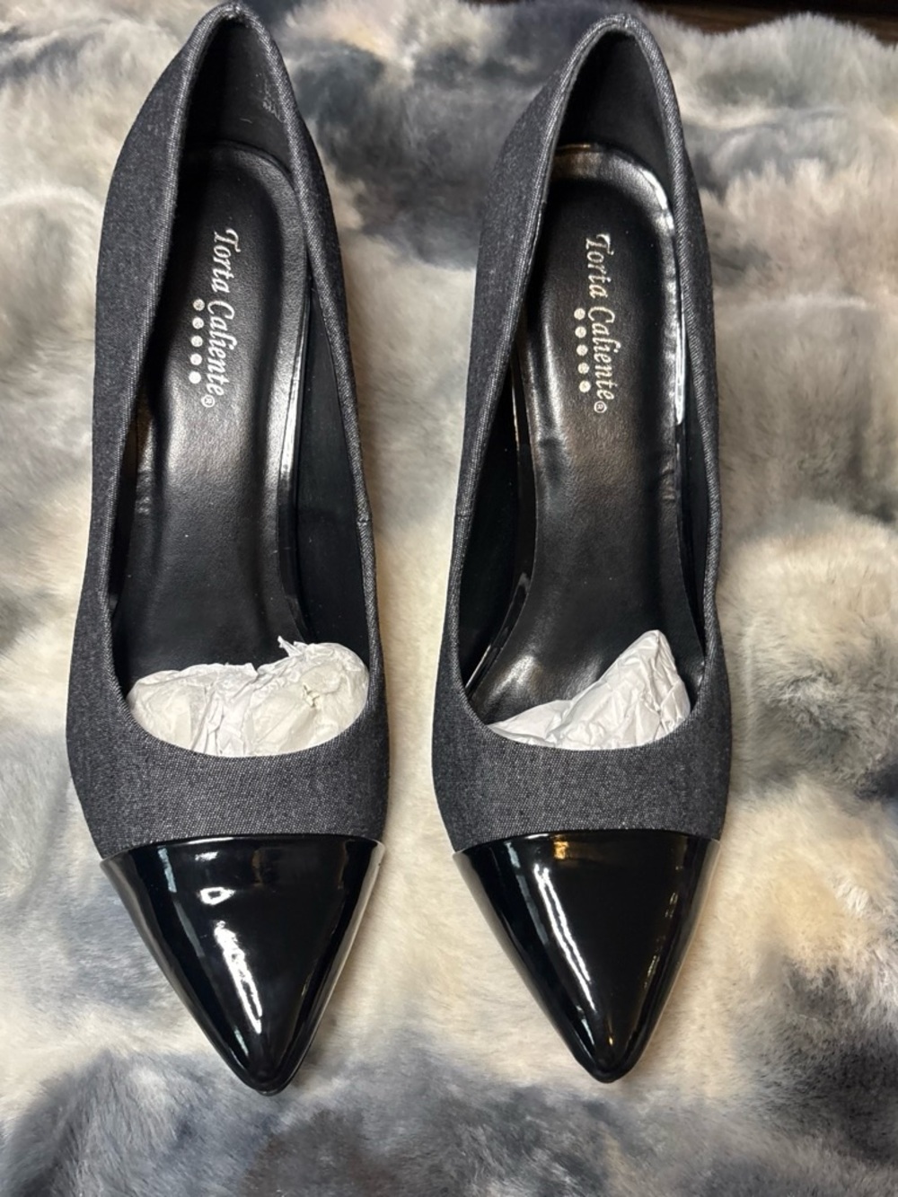 Women's Black & Gray Pointed Toe Pumps